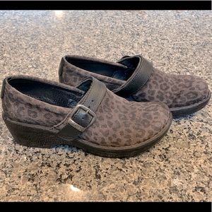 Born Distressed Gray Black Leather Leopard Shoes Size 7